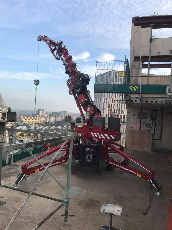 Spécialiste du levage et de la manutention sur un toit plat