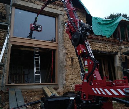 Chantier Liorac sur Louyre avec manutention et mini grue pour levage de vitres