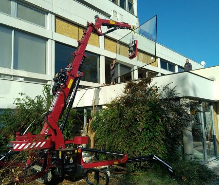 Mini grue positionner vitrage extérieur CCI - Brive la Gaillarde