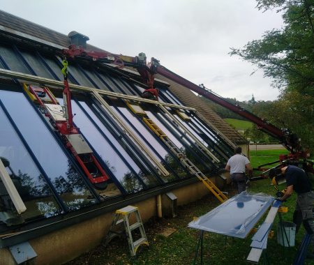 Chantier levage et manutention de vitrage sur verrière de la salle des fêtes de St Chamant